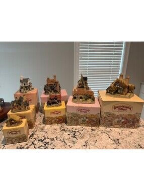 David Winter Cottages Lot of 8 - Some hand signed + all with boxes